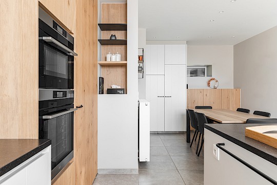 Keuken: zicht op de eettafel